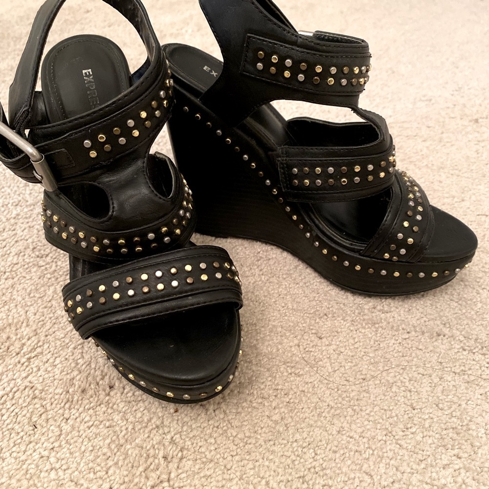 Express wedge heals size 6